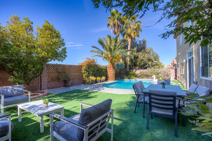 Impressive Big Family 6Bed/4BaPOOL 10min LV Strip gallery image 4