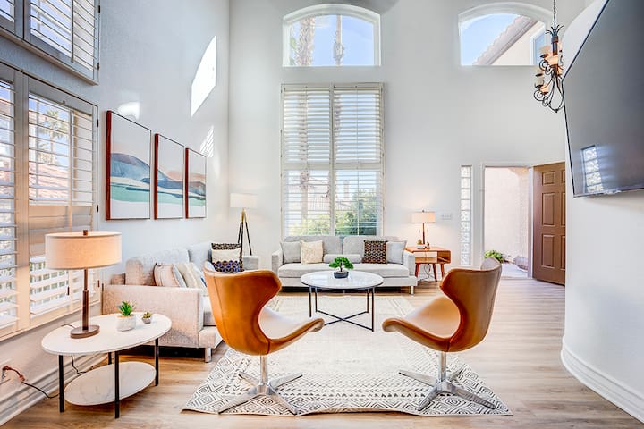 Impressive Big Family 6Bed/4BaPOOL 10min LV Strip gallery image 2