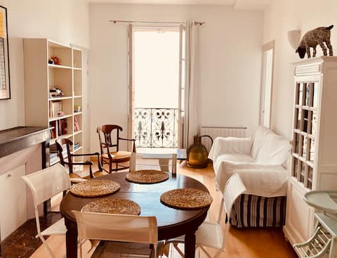 Top Airbnb: Beautiful apartment with sea view and long balcony. in Houlgate