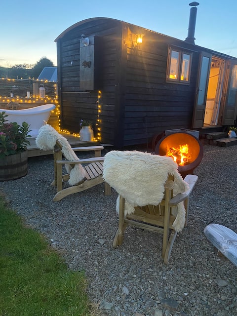 En-suite Shepherds Huts - Adult Only