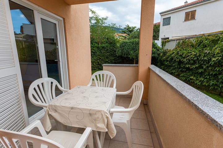 Apartment With Terrace Crnekovic Iv (B1) - Baška