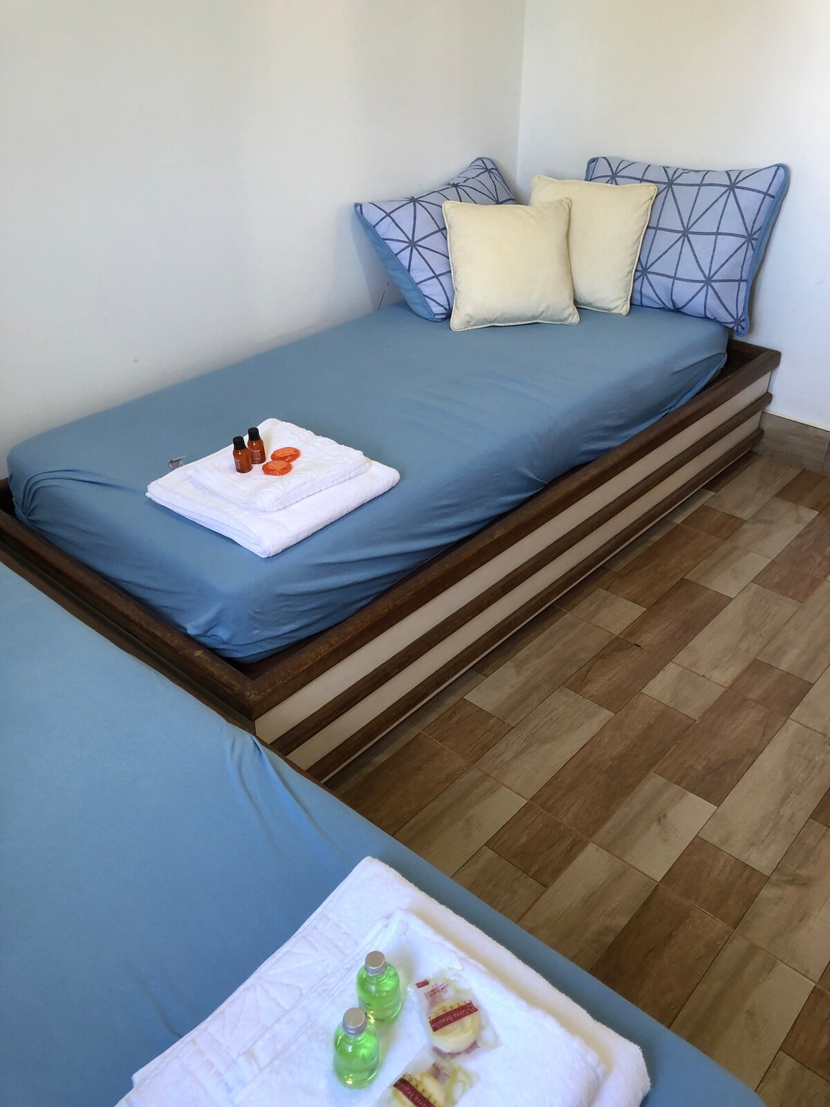 Suite Room 3, with twin beds.