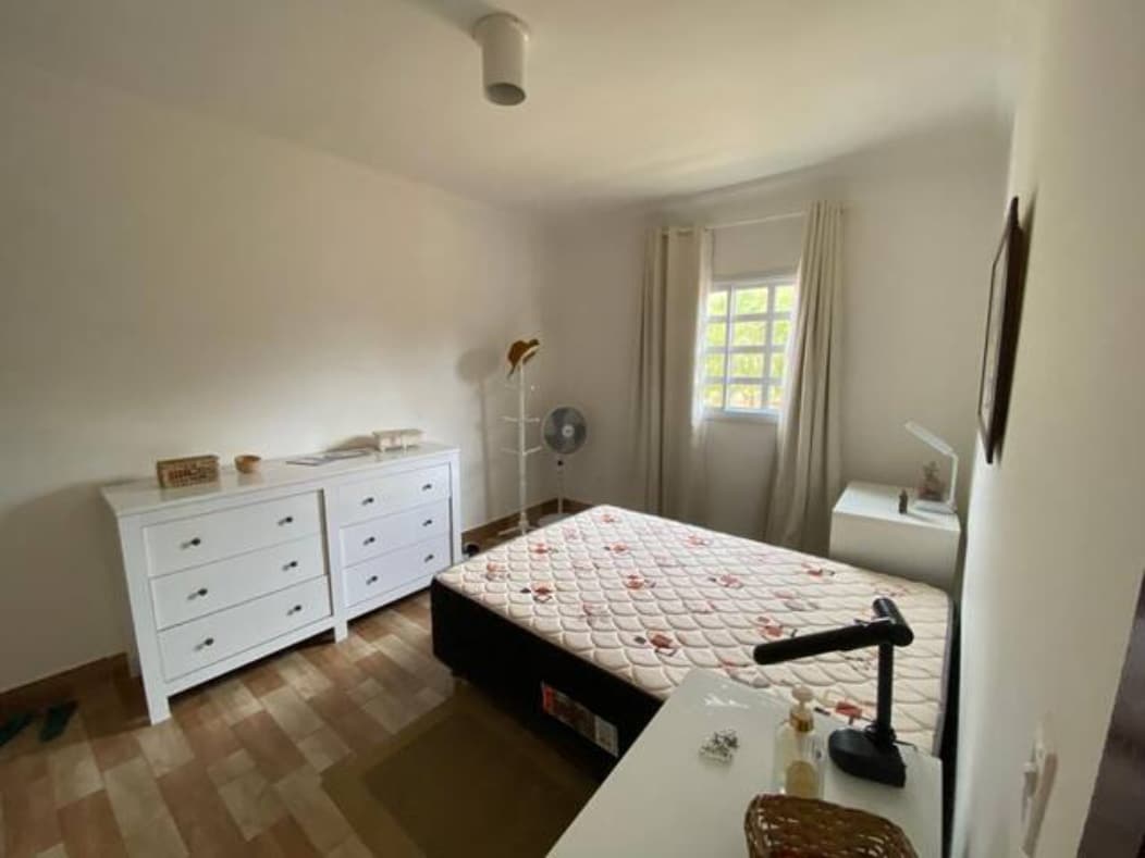 Apartman soba 1 s namještenim bračnim krevetom.