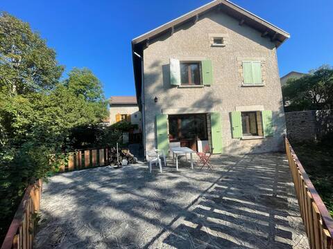 Saint Agnan, House 9 people