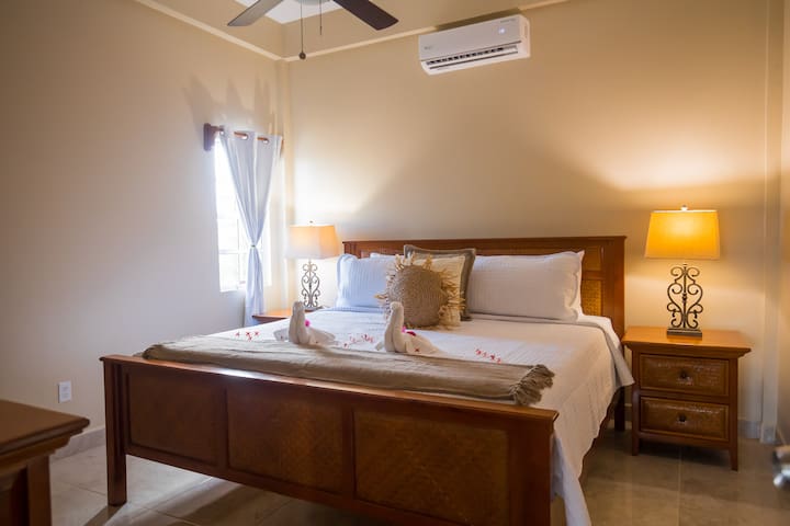 Hidden Jewel Boutique Hotel 3 bedroom Penthouse gallery image 2