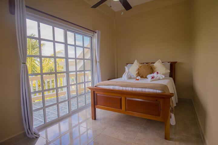 Hidden Jewel Boutique Hotel 3 bedroom Penthouse gallery image 3