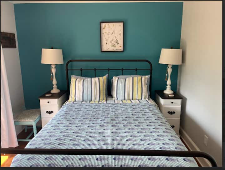 3号卧室-标准双人床，湖景
