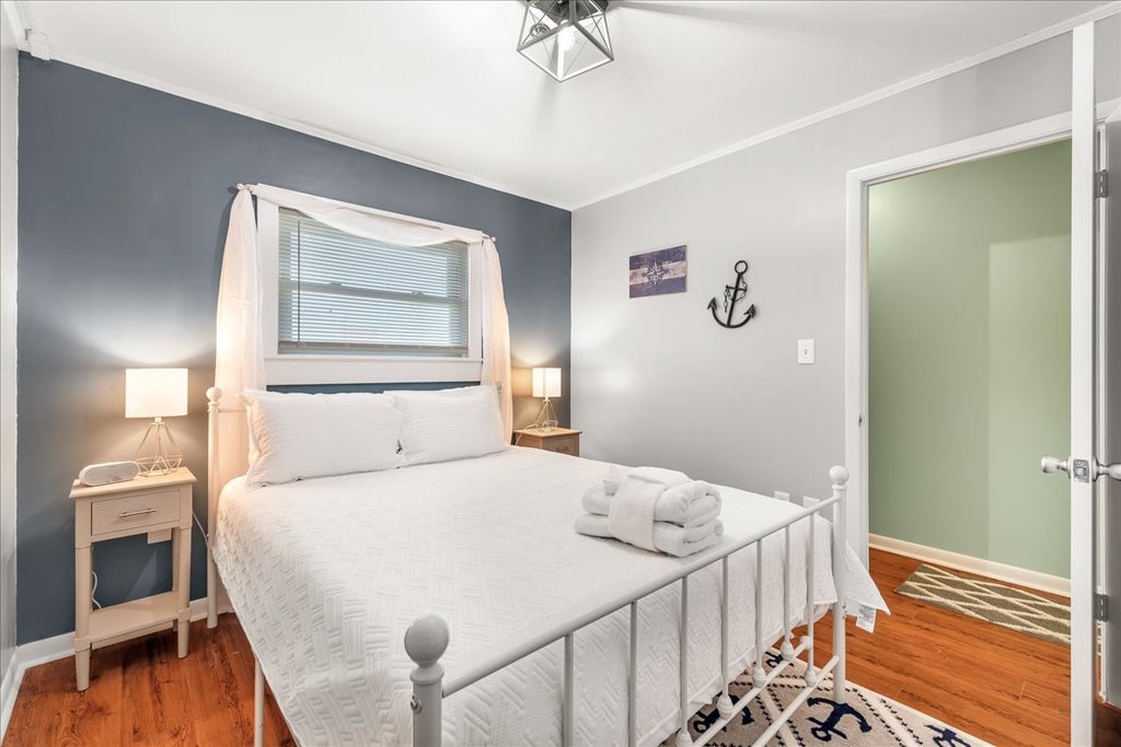 Main bedroom with queen bed