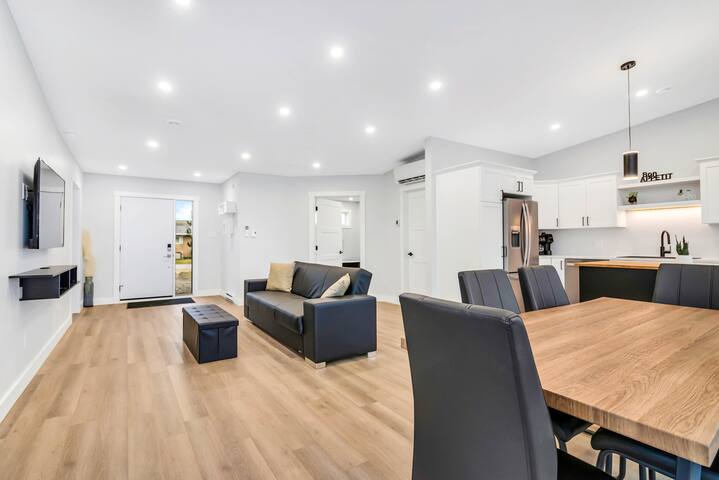 Beachfront Luxury Home with Pool & Hot Tub 99 gallery image 4