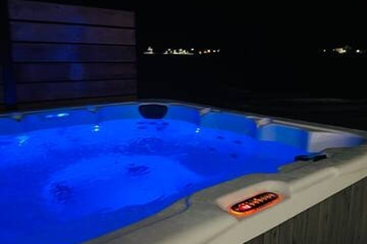 Beachfront Luxury Home with Pool & Hot Tub 99 gallery image 5