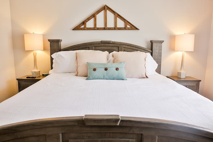 Very nice king size mansion style bedroom suit in the 2nd bedroom with 55inch Smart Tv.