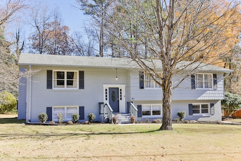 Gameroom Getaway! 4BR & 2 Kings!