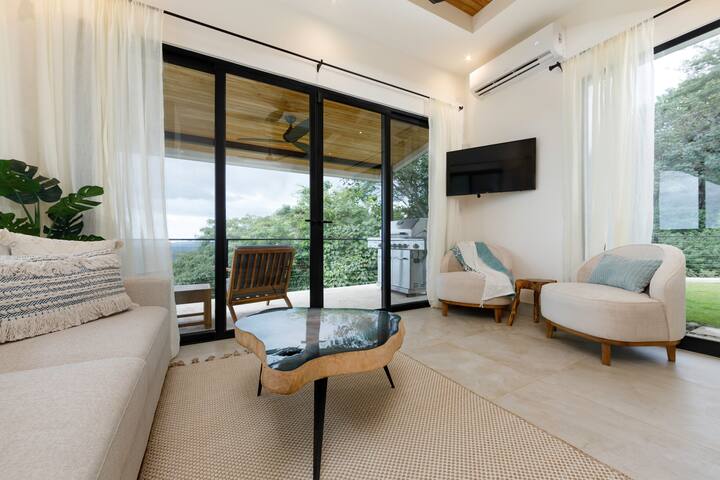 Tamarindo Ocean View 2BR Quiet Hilltop Retreat
