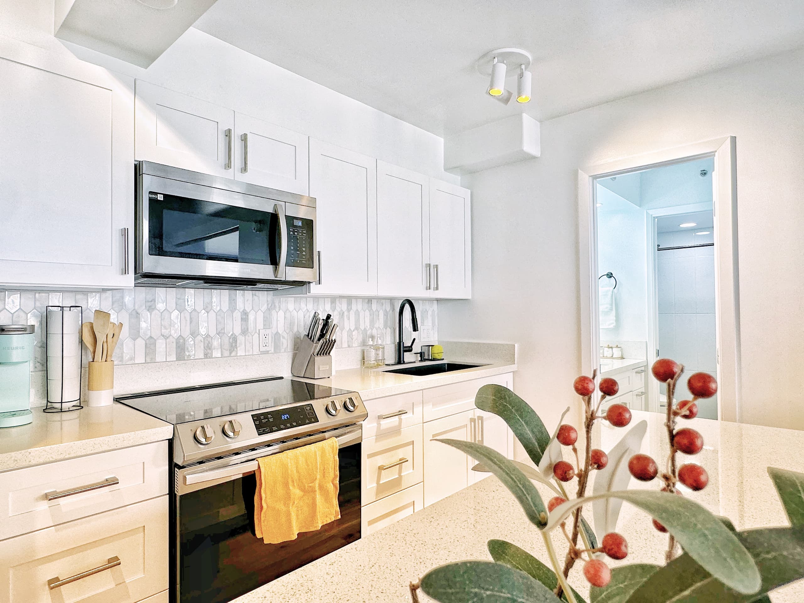 Boutique Style 1bdrm w/Parking - Image 2
