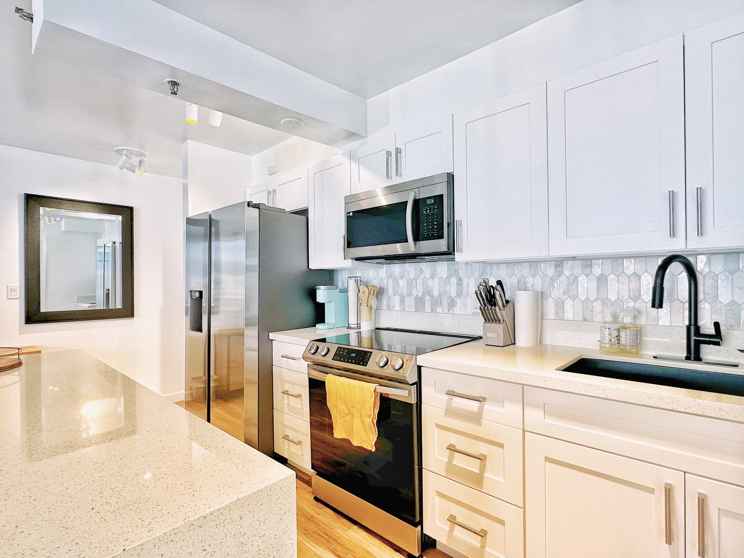Boutique Style 1bdrm w/Parking - Image 3