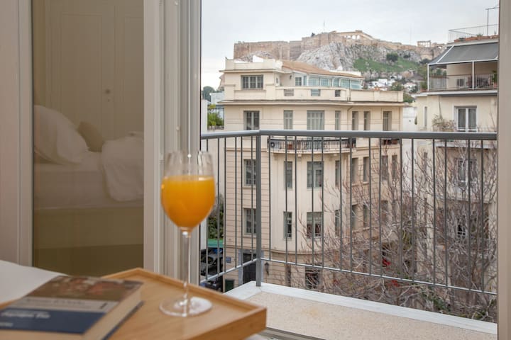 3 bedroom apt next to Syntagma with Acropolis view