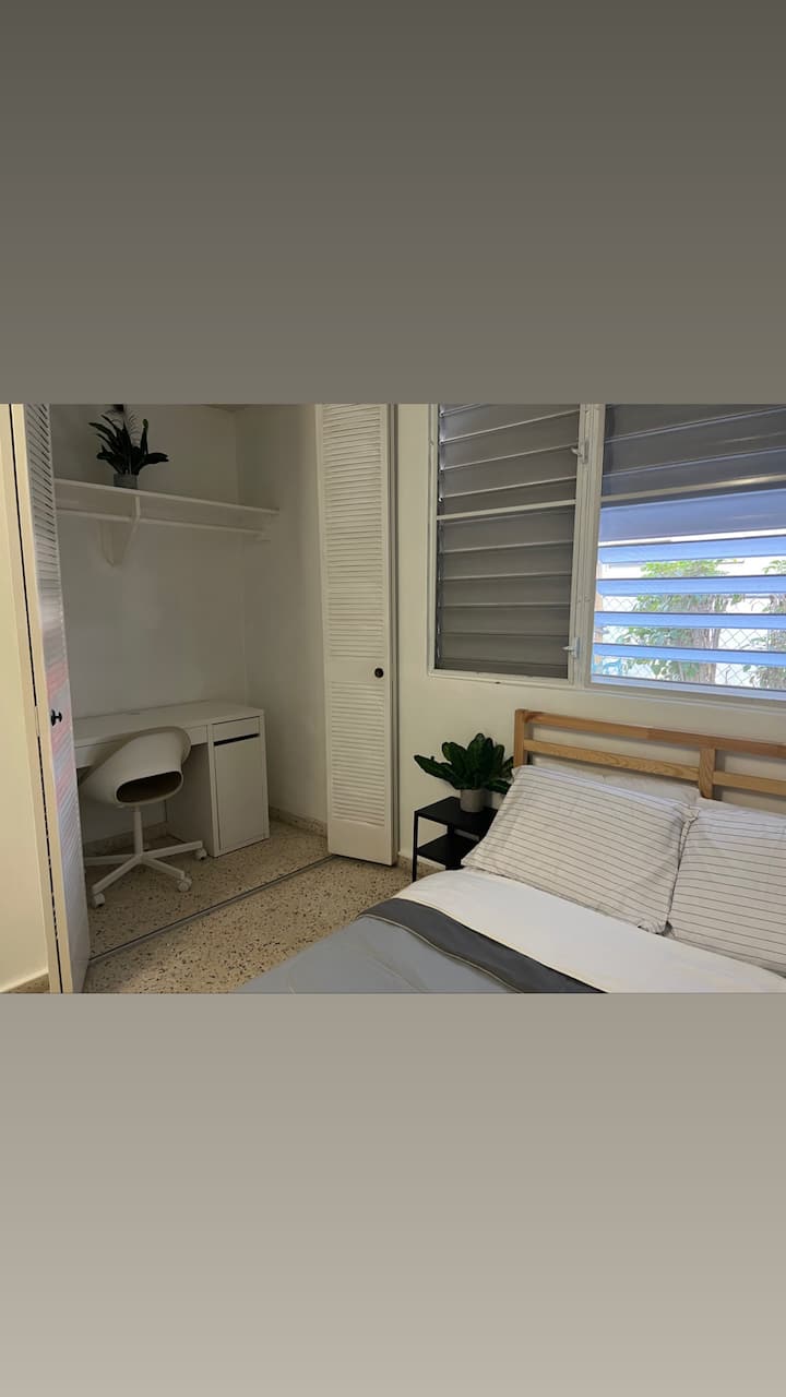 3 חדרי שינה עם מיטת קווין סייז וחלל עבודה ייעודי