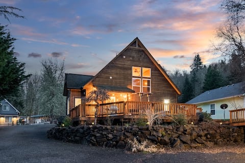 Lake House w/Cozy Charm