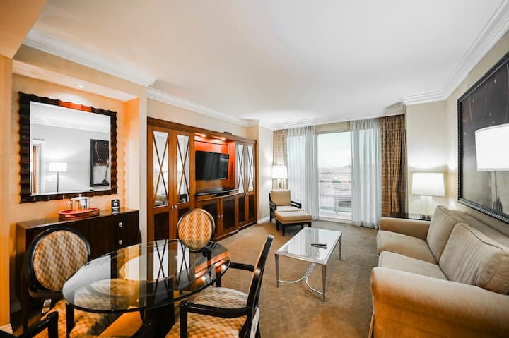 E2i1 1bd/2ba W/balcony/full Kitchen/pool/gym - Las Vegas Strip, NV