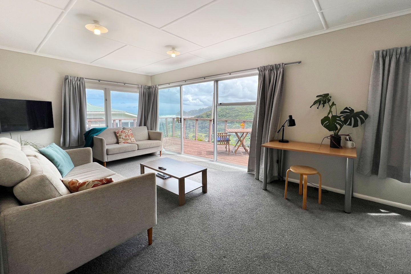 Piha Beach Amazing Views Chill, Surf, Sleep 2