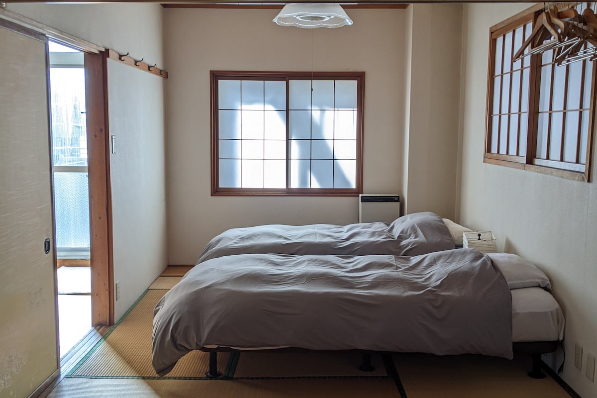 Mei "Ume"
חדר גדול 2 מיטת יחיד
