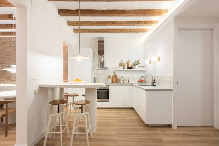 NEW Charming apartment in the center gallery image 3