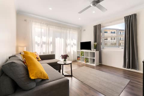 Rose Bay Retreat - light airy balcony AC & views