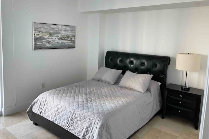 Segundo dormitorio con cama tamaño queen