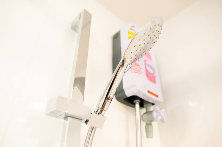 Condo. GROUP of 12 guests@Chinatown airport2ways#2 gallery image 3