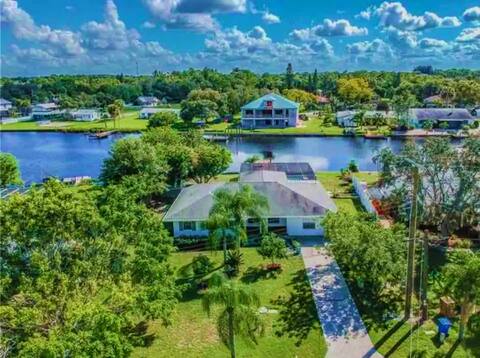 Blue Heron House | Private 4 BR Waterfront w/ Pool