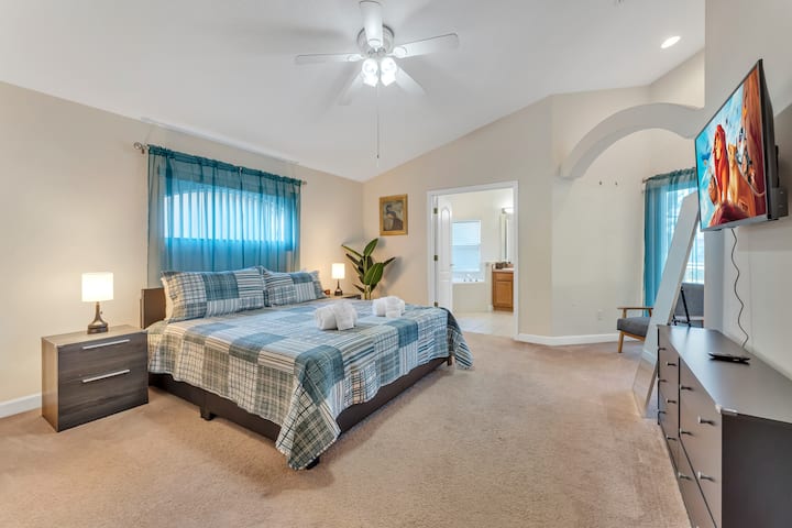 dormitorio principal con cama tamaño king
