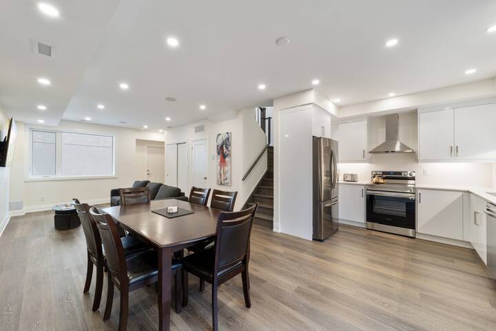 Bright Modern Private Oasis Whole Laneway 3BR 3BA gallery image 2