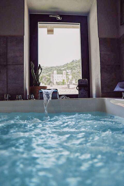 [Suite with Jacuzzi] Talking Stones Suites