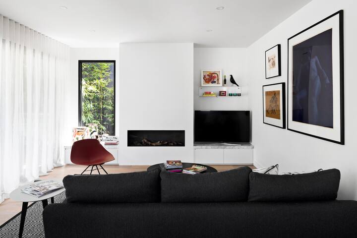 Luxury 3 bedroom house with pool gallery image 4