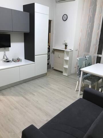 Appartamento in zona Bocconi gallery image 2