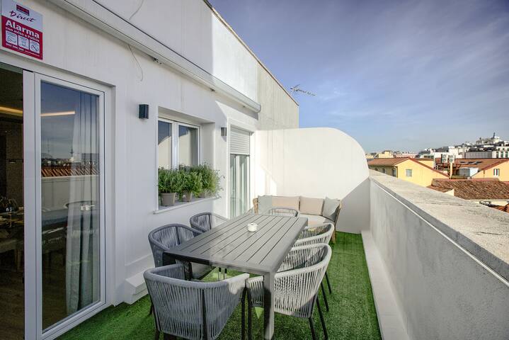 El Cielo: Lujoso Atico con Terraza y Vistas Únicas gallery image 2