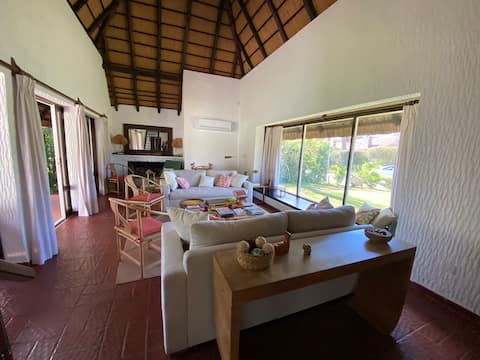 Propiedad de Airbnb exitosa: Magnificent in Golf/ San Rafael 1 block from Playa Brava en San Rafael El Placer