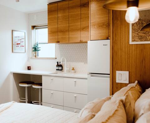 Successful Airbnb property: Designers Studio| Fire Pit | EV Charger | Private in Abilene