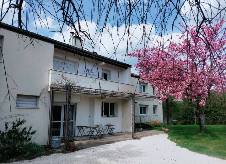 Bed and breakfast Gite Montmouton in the countryside Bed and