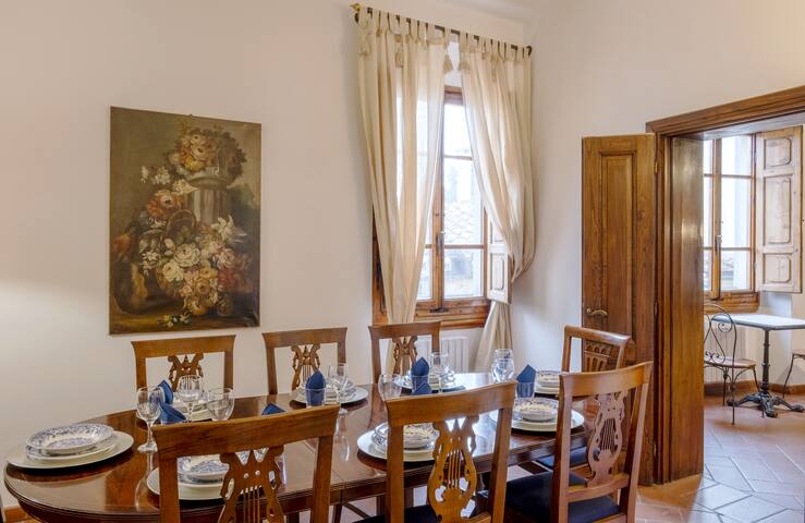 St.James. Elegant & Roomy 2′ train station w/ lift gallery image 2