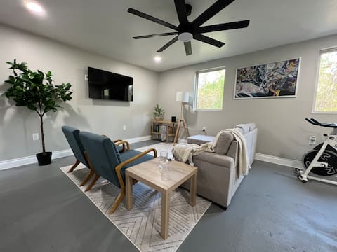 Cozy Private Apartment w/ Yard