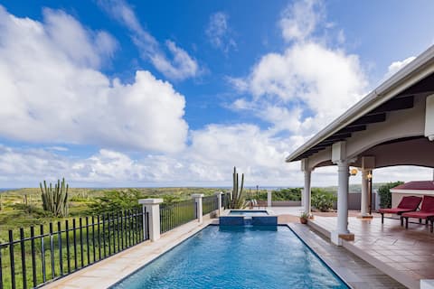 Spacious villa with pool surrounded by nature!