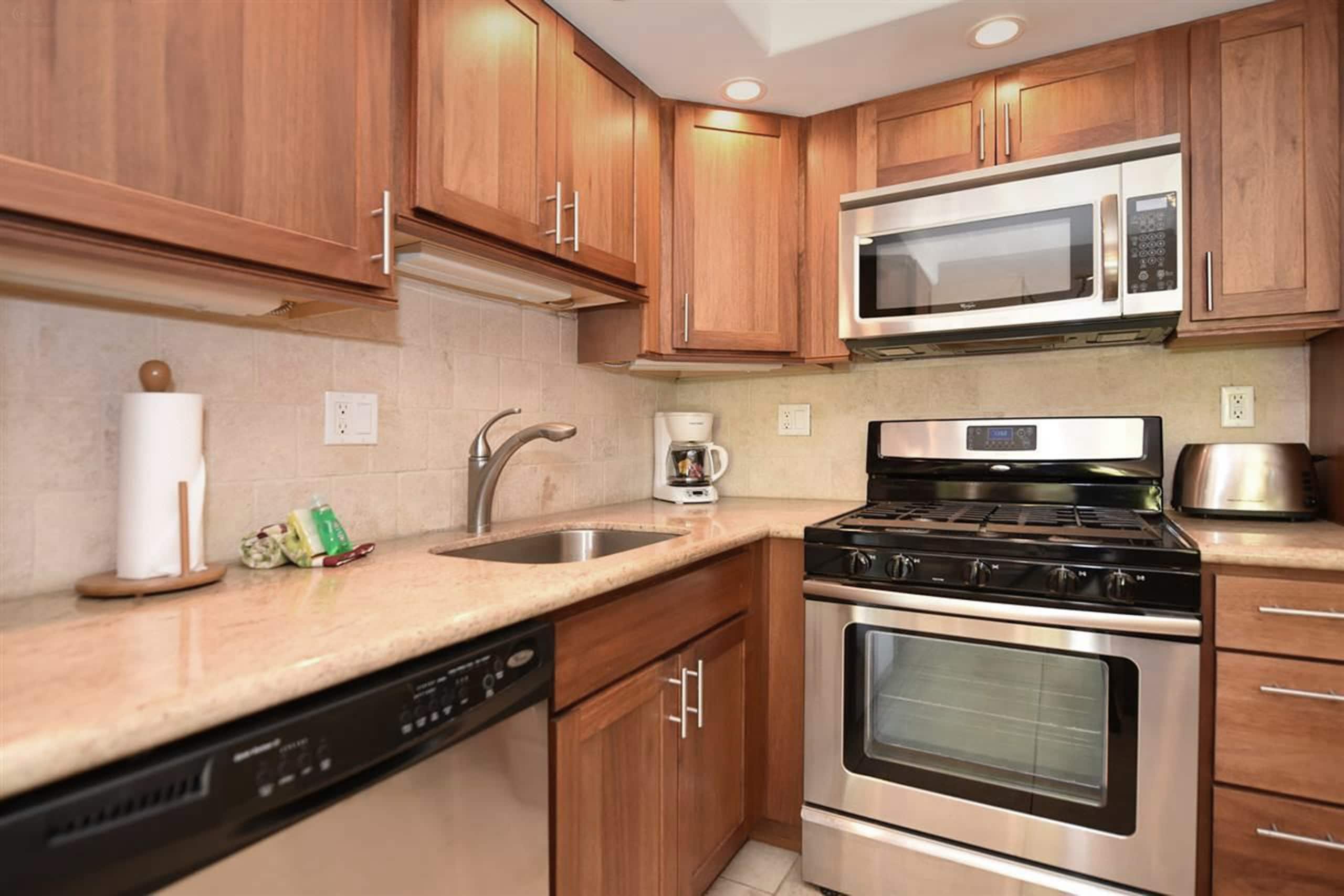 Condo in Kihei · ★4.71 · 1 bedroom · 2 beds · 1 private bath - Image 7