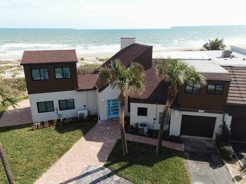 Beach Getaway Licensed Beachfront Townhome 
W/pool