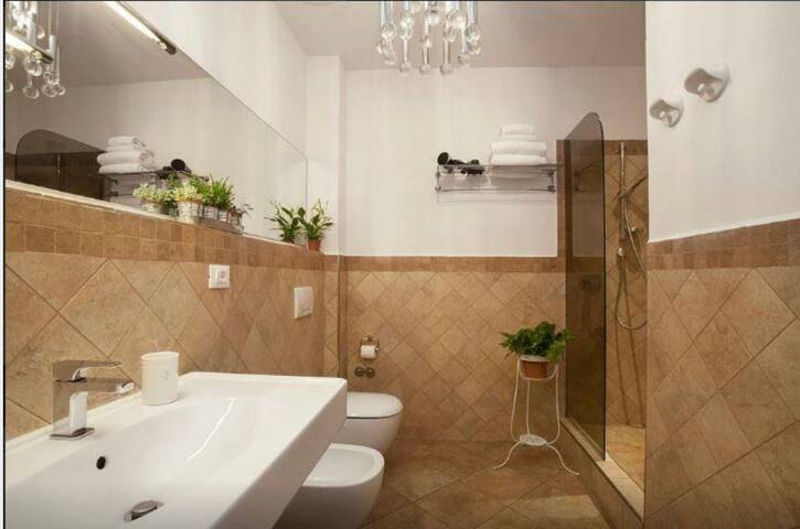 Santo Spirito Apartment gallery image 3