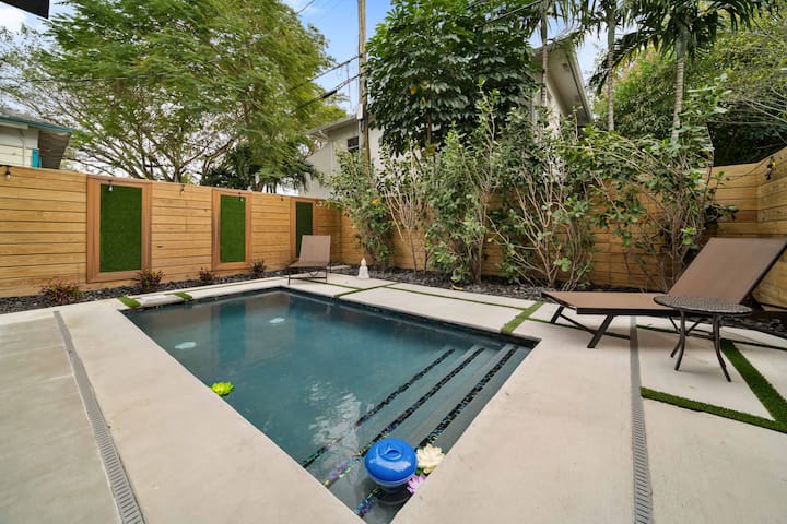 Luxury Home with 2 Pools -Near Beach gallery image 2