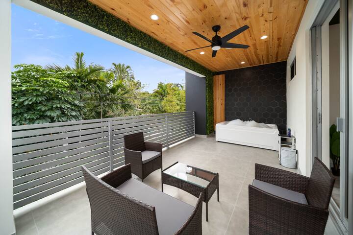 Luxury Home with 2 Pools -Near Beach gallery image 5