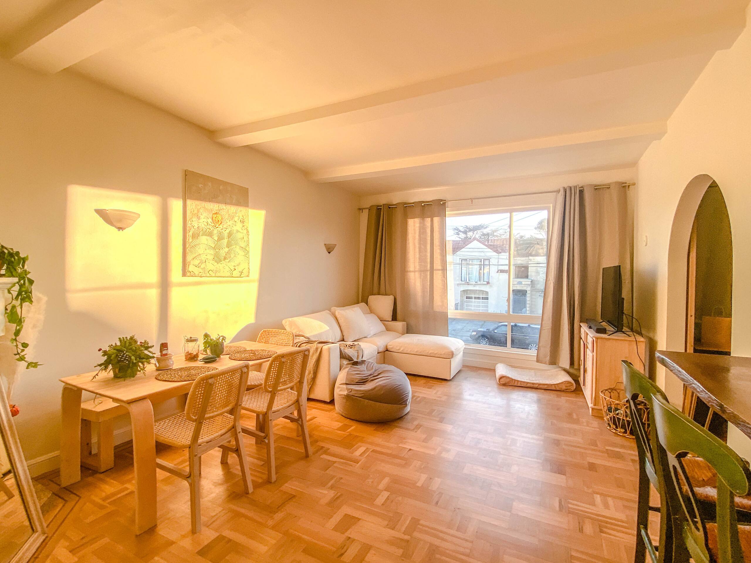 Home in San Francisco · ★4.95 · 4 bedrooms · 6 beds · 2 baths - Image 1