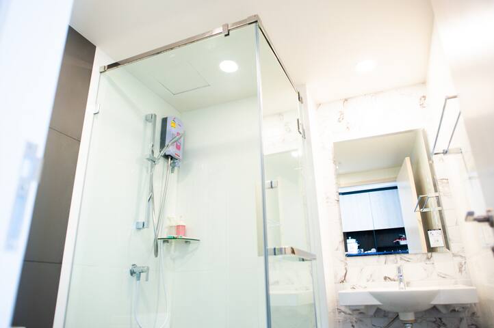 Condo. GROUP of 12 guests@Chinatown airport2ways#5 gallery image 3