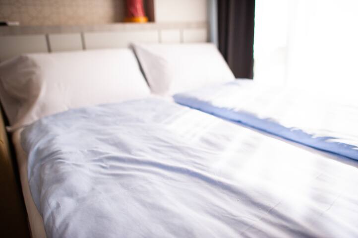 Condo. GROUP of 12 guests@Chinatown airport2ways#5 gallery image 2